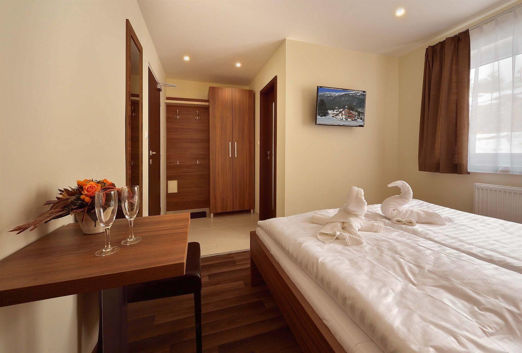 Villa Gloria Rooms & Apartments Доновали Екстериор снимка