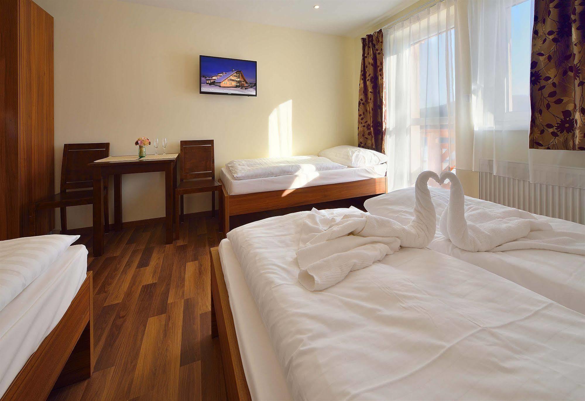 Villa Gloria Rooms & Apartments Доновали Екстериор снимка