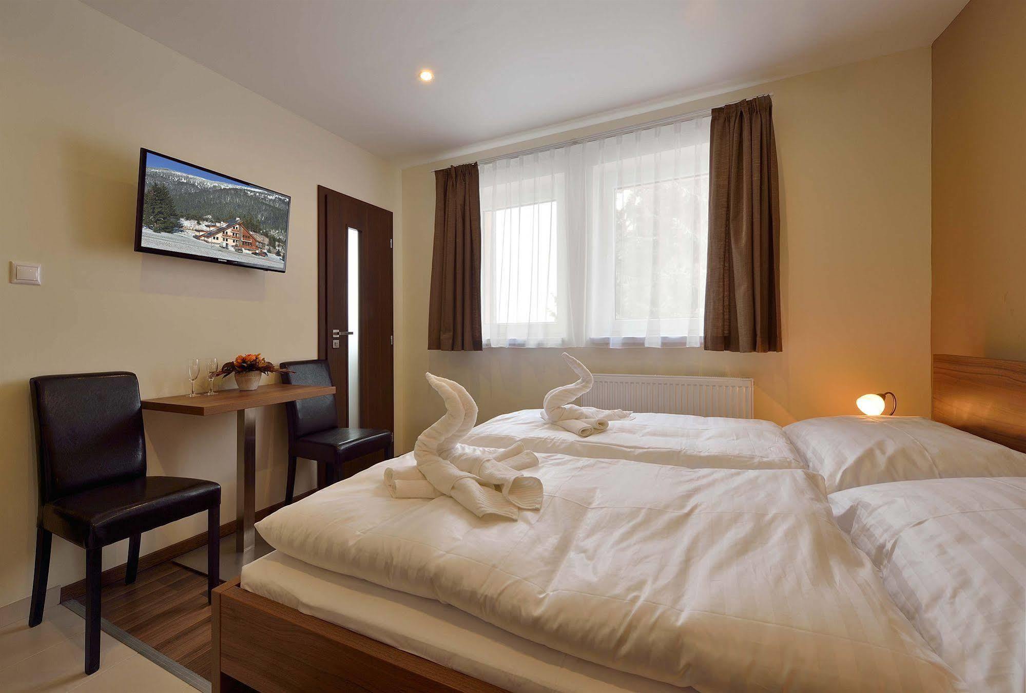 Villa Gloria Rooms & Apartments Доновали Екстериор снимка